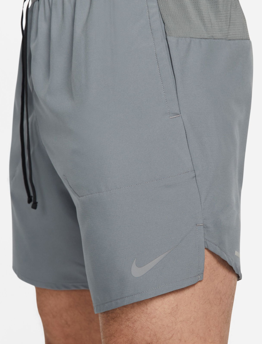 Nike Dri-FIT Stride 7 İnç Bf Erkek Gri Şort Nike Dri-FIT Stride 7 İnç Bf Erkek Gri Şort