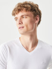 Lacoste Erkek Slim Fit V yaka Beyaz T-Shirt Lacoste Erkek Slim Fit V yaka Beyaz T-Shirt