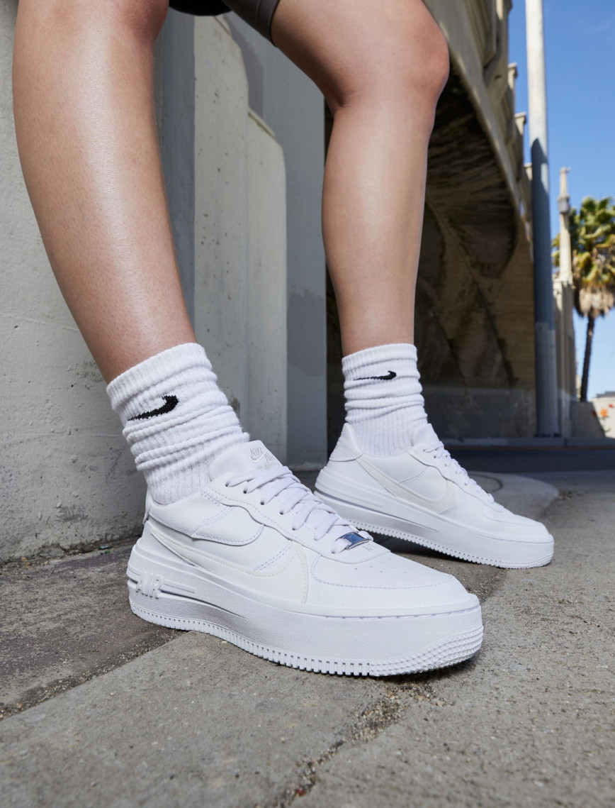 Nike Air Force 1 PLT.AF.ORM Kadın Beyaz Spor Ayakkabı Nike Air Force 1 PLT.AF.ORM Kadın Beyaz Spor Ayakkabı