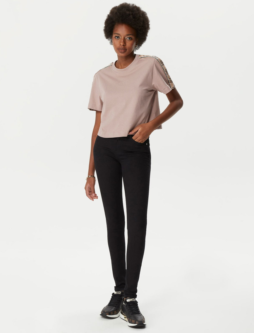 Guess Britney Crop Kadın Açık Pembe T-Shirt Guess Britney Crop Kadın Açık Pembe T-Shirt