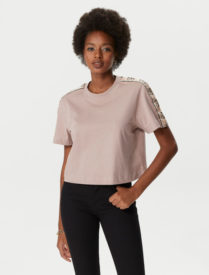 Guess Britney Crop Kadın Krem Rengi T-Shirt Guess Britney Crop Kadın Krem Rengi T-Shirt