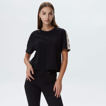 Guess Britney Crop Kadın Siyah T-Shirt Guess Britney Crop Kadın Siyah T-Shirt