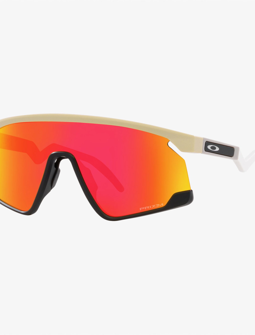 OAKLEY Bxtr Unisex Beyaz Güneş Gözlüğü OAKLEY Bxtr Unisex Beyaz Güneş Gözlüğü