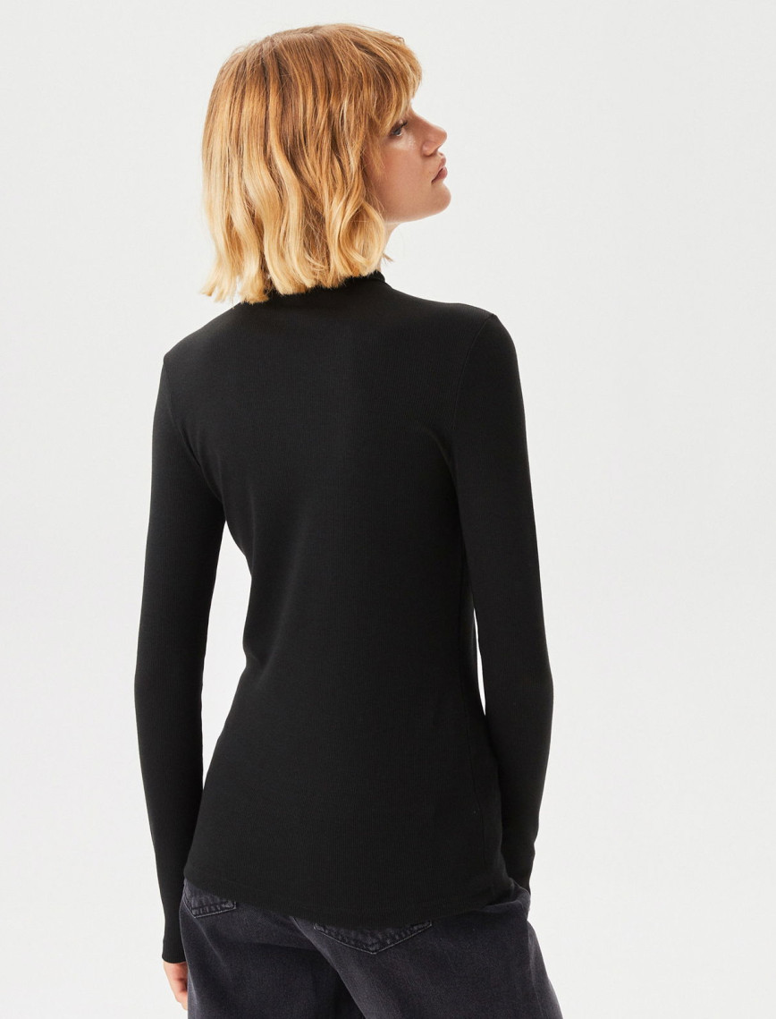 Lacoste Kadın Slim Fit Uzun Kollu Bisiklet Yaka Desenli Siyah T-Shirt Lacoste Kadın Slim Fit Uzun Kollu Bisiklet Yaka Desenli Siyah T-Shirt