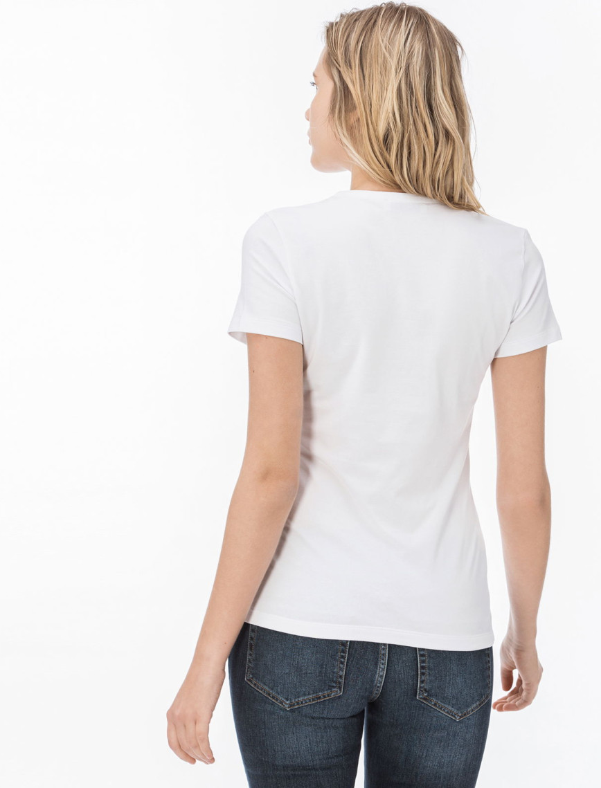 Lacoste Kadın Slim Fit V Yaka Beyaz T-Shirt Lacoste Kadın Slim Fit V Yaka Beyaz T-Shirt