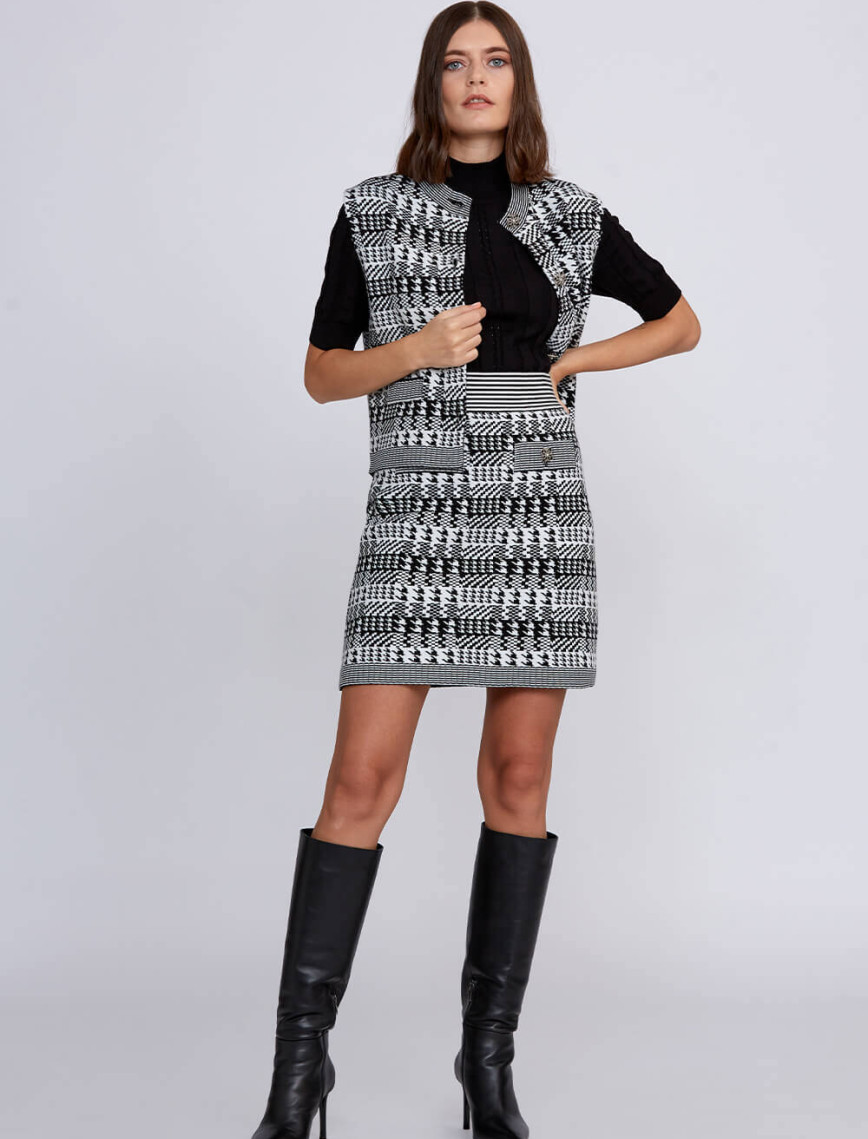 Knitss Geometrik Kaz Ayağı Desenli Siyah Beyaz Triko Etek Knitss Geometrik Kaz Ayağı Desenli Siyah Beyaz Triko Etek