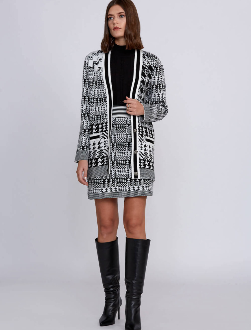 Knitss Geometrik Kaz Ayağı Desenli Siyah Beyaz Triko Hırka Knitss Geometrik Kaz Ayağı Desenli Siyah Beyaz Triko Hırka