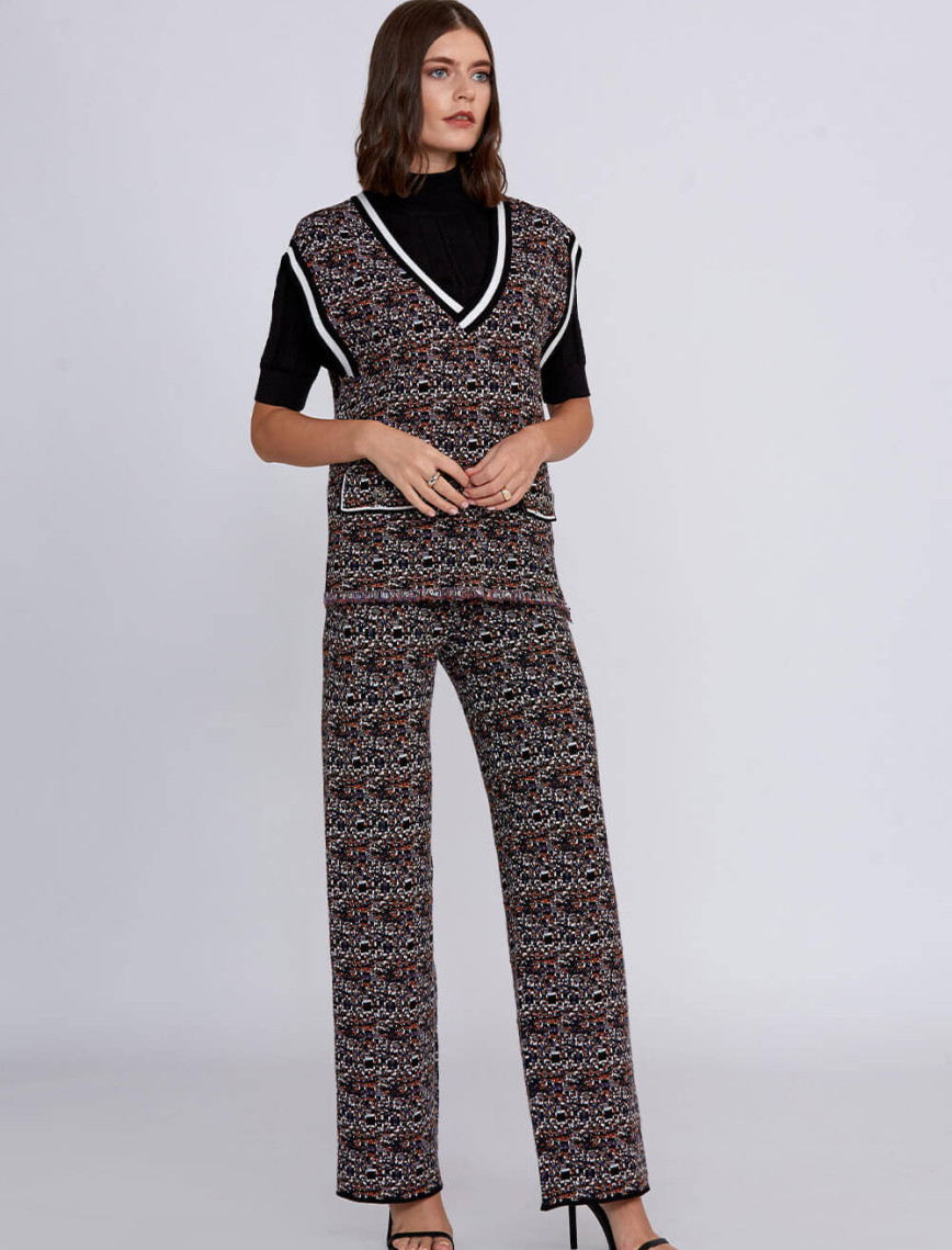 Knitss Jakar Desenli Taşlı Düğmeli Triko Yelek Knitss Jakar Desenli Taşlı Düğmeli Triko Yelek