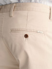 GANT Erkek Krem Slim Fit Chino Pantolon GANT Erkek Krem Slim Fit Chino Pantolon