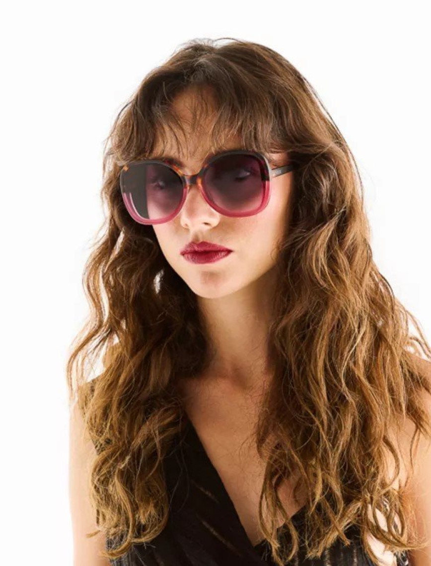 Okkia Anna Butterfly Güneş Gözlüğü
Havana Pembesi Okkia Anna Butterfly Güneş Gözlüğü
Havana Pembesi