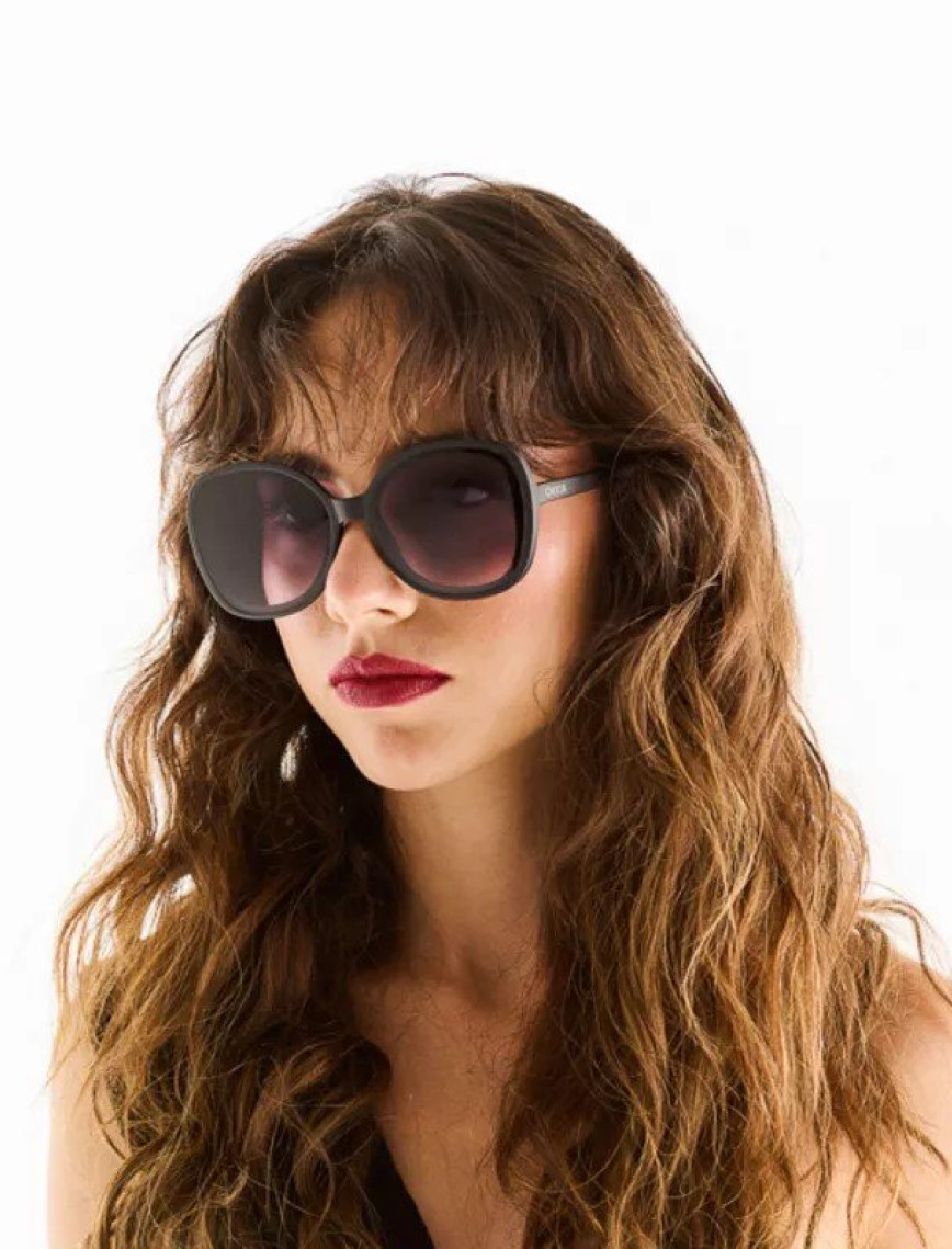 Okkia Anna Butterfly Güneş Gözlüğü
Siyah Okkia Anna Butterfly Güneş Gözlüğü
Siyah