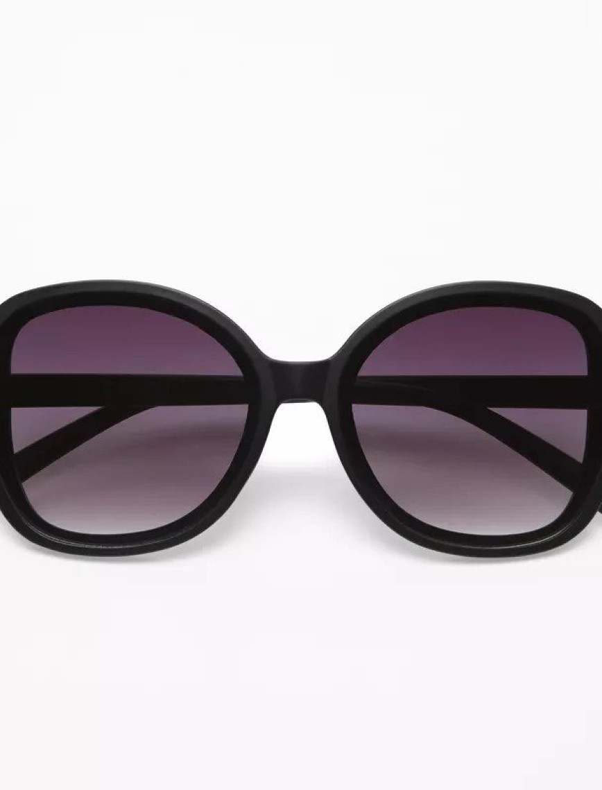 Okkia Anna Butterfly Güneş Gözlüğü
Siyah Okkia Anna Butterfly Güneş Gözlüğü
Siyah