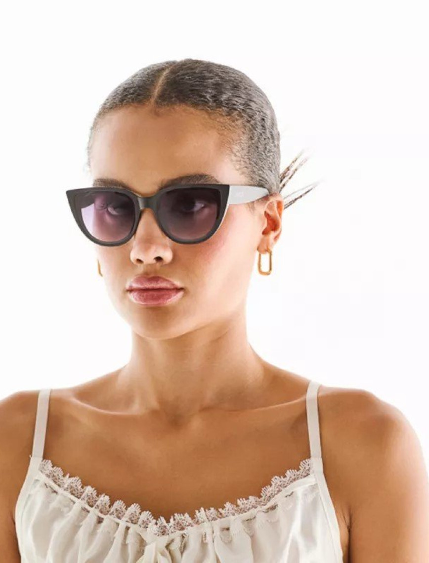 Okkia Silvia Güneş Gözlüğü
Siyah Okkia Silvia Güneş Gözlüğü
Siyah