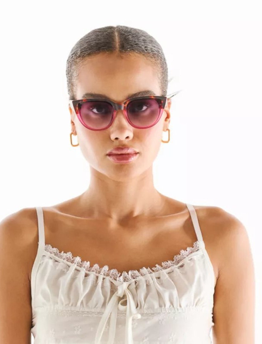 Okkia Silvia Güneş Gözlüğü
Havana Pembesi Okkia Silvia Güneş Gözlüğü
Havana Pembesi