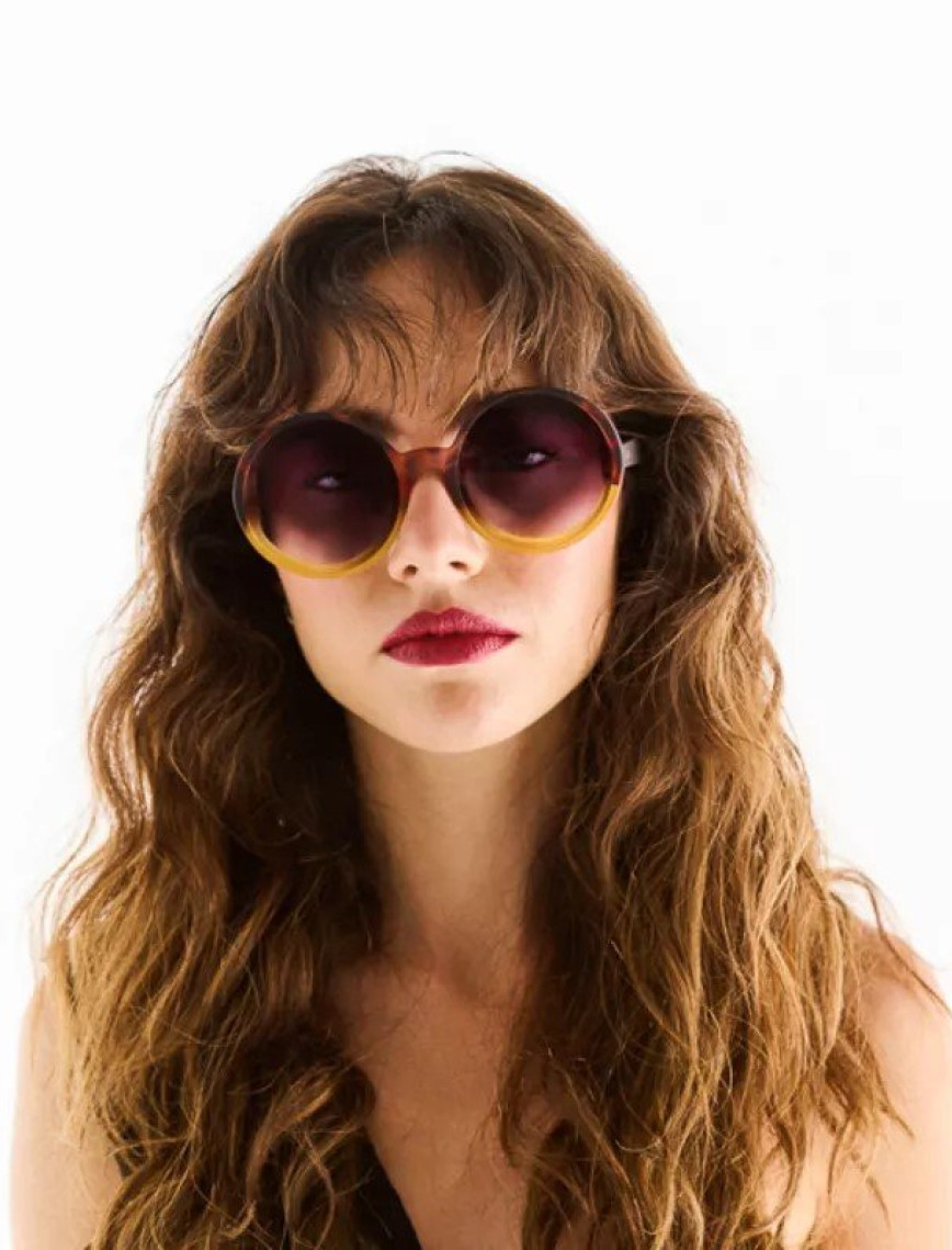 Okkia Monica Unisex Büyük Yuvarlak
Güneş Gözlüğü Havana Sarısı Okkia Monica Unisex Büyük Yuvarlak
Güneş Gözlüğü Havana Sarısı