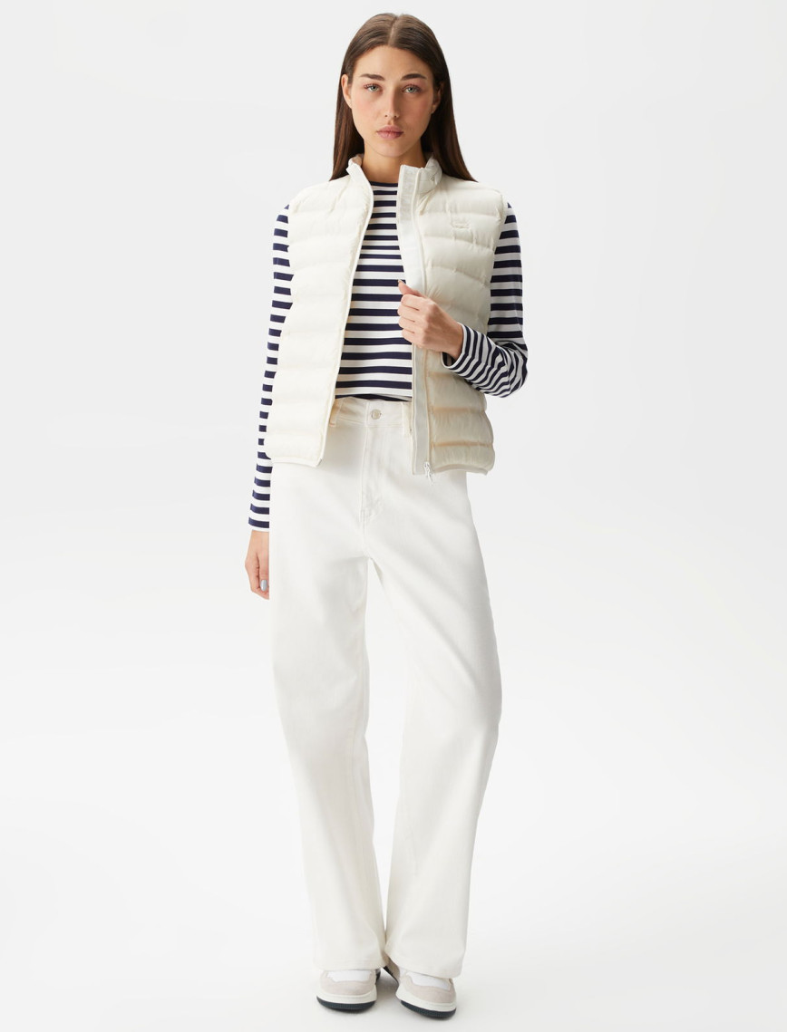 Lacoste Kadın Dik Yaka Kapitone Beyaz Yelek Lacoste Kadın Dik Yaka Kapitone Beyaz Yelek