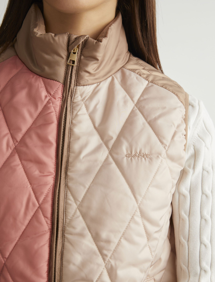 GANT Kadın Bej Dik Yaka Logolu Yelek GANT Kadın Bej Dik Yaka Logolu Yelek