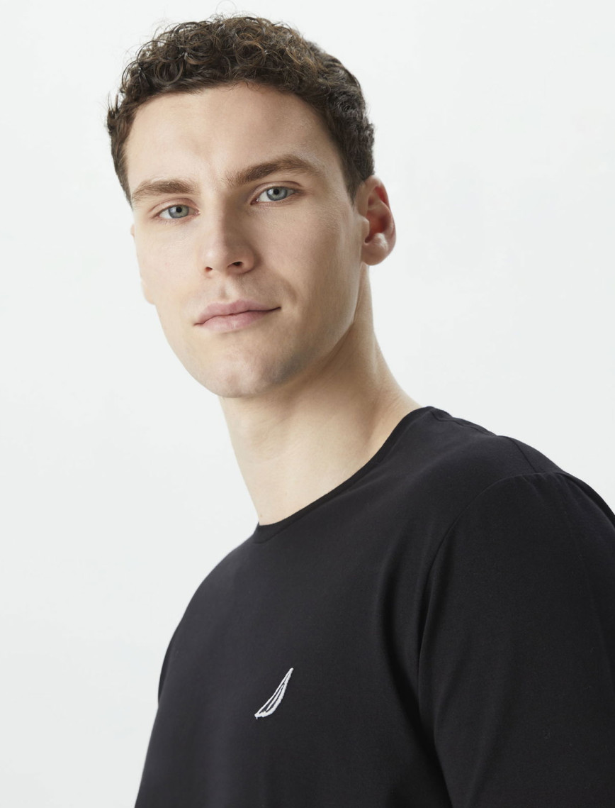 Nautica Erkek Siyah Standart Fit T-Shirt Nautica Erkek Siyah Standart Fit T-Shirt