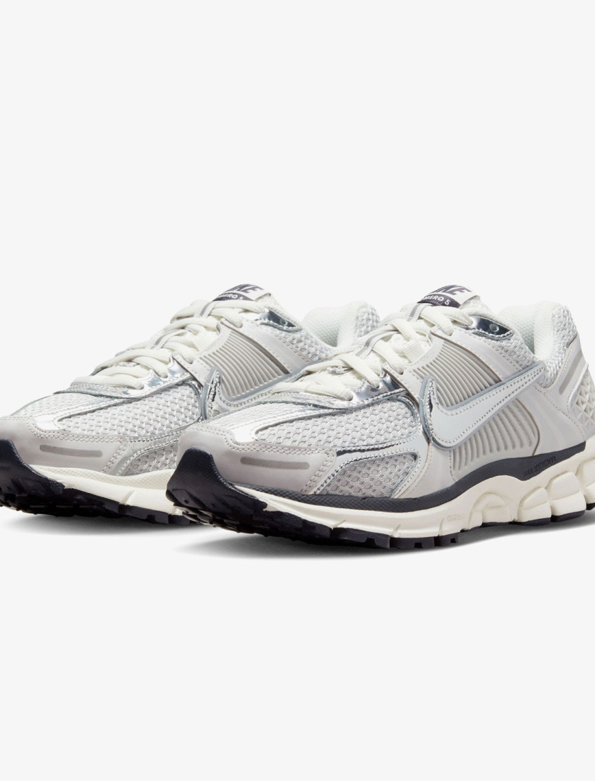 Nike Zoom Vomero 5 Kadın Gri Spor Ayakkabı Nike Zoom Vomero 5 Kadın Gri Spor Ayakkabı