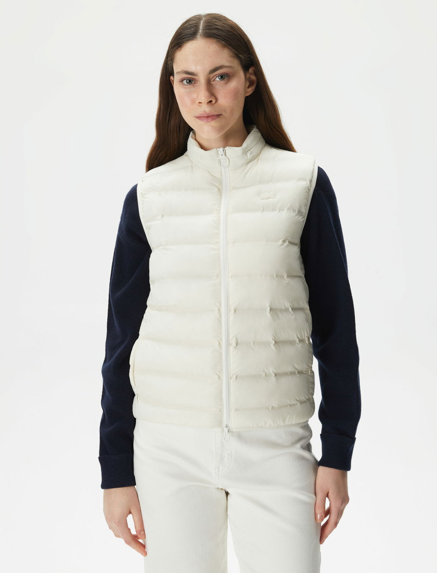 Lacoste Kadın Dik Yaka Kapitone Beyaz Yelek Lacoste Kadın Dik Yaka Kapitone Beyaz Yelek