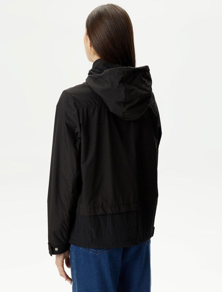 Lacoste Kadın Kapüşonlu Siyah Mont