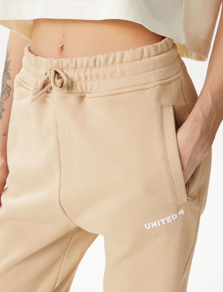 UNITED4 Classic Kadın Krem Eşofman Altı UNITED4 Classic Kadın Krem Eşofman Altı