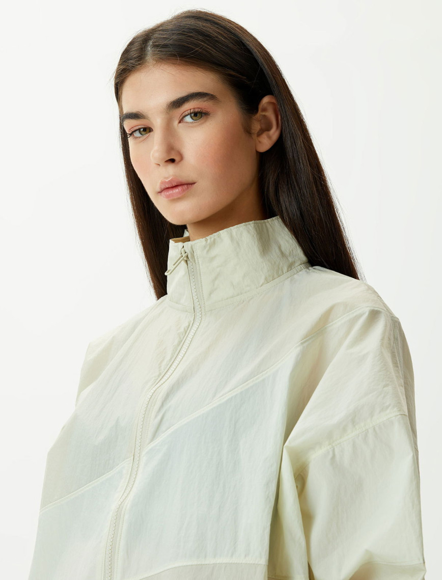 Under Armour Legacy Crinkle Kadın Siyah/Beyaz Ceket Under Armour Legacy Crinkle Kadın Siyah/Beyaz Ceket