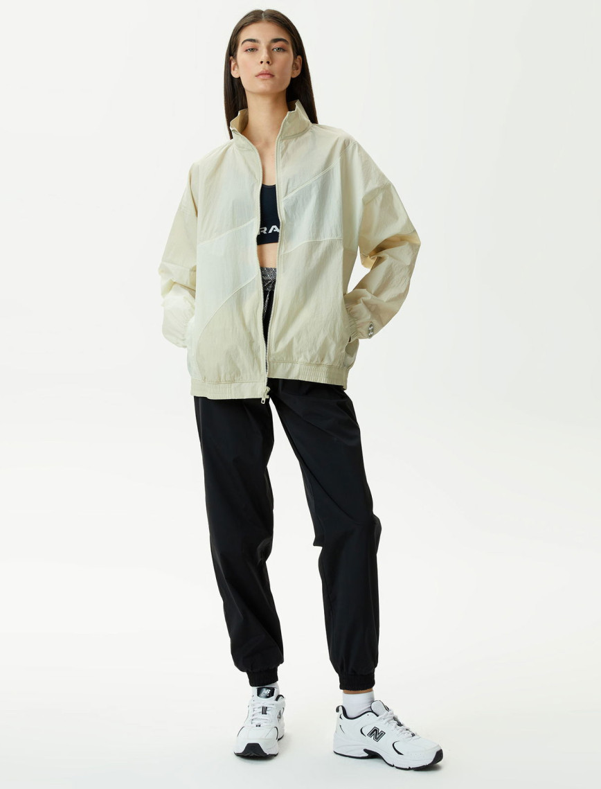 Under Armour Legacy Crinkle Kadın Siyah/Beyaz Ceket Under Armour Legacy Crinkle Kadın Siyah/Beyaz Ceket