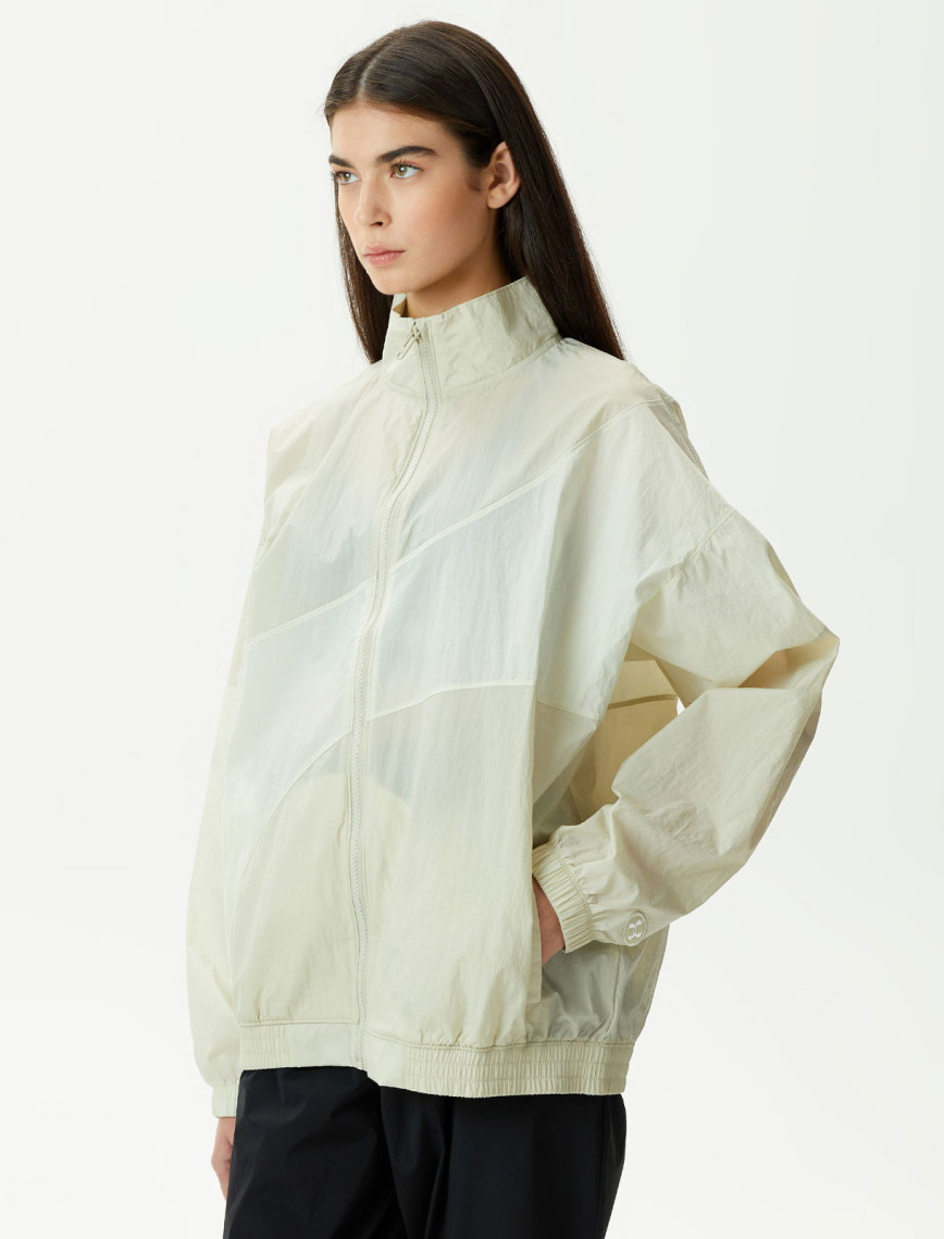 Under Armour Legacy Crinkle Kadın Siyah/Beyaz Ceket Under Armour Legacy Crinkle Kadın Siyah/Beyaz Ceket