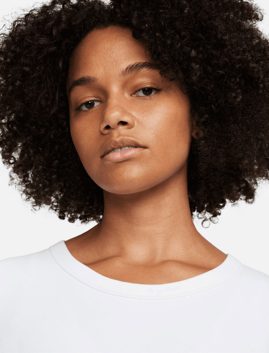 Nike One Fitted Kadın Beyaz Top T-Shirt Nike One Fitted Kadın Beyaz Top T-Shirt