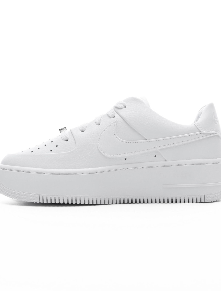 Nike Air Force 1 Sage Low Kadın Beyaz Spor Ayakkabı Nike Air Force 1 Sage Low Kadın Beyaz Spor Ayakkabı