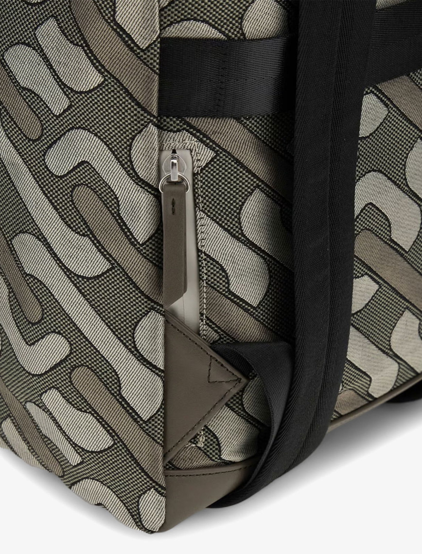 Guess Roma Flap Erkek Yeşil Sırt Çantası Guess Roma Flap Erkek Yeşil Sırt Çantası