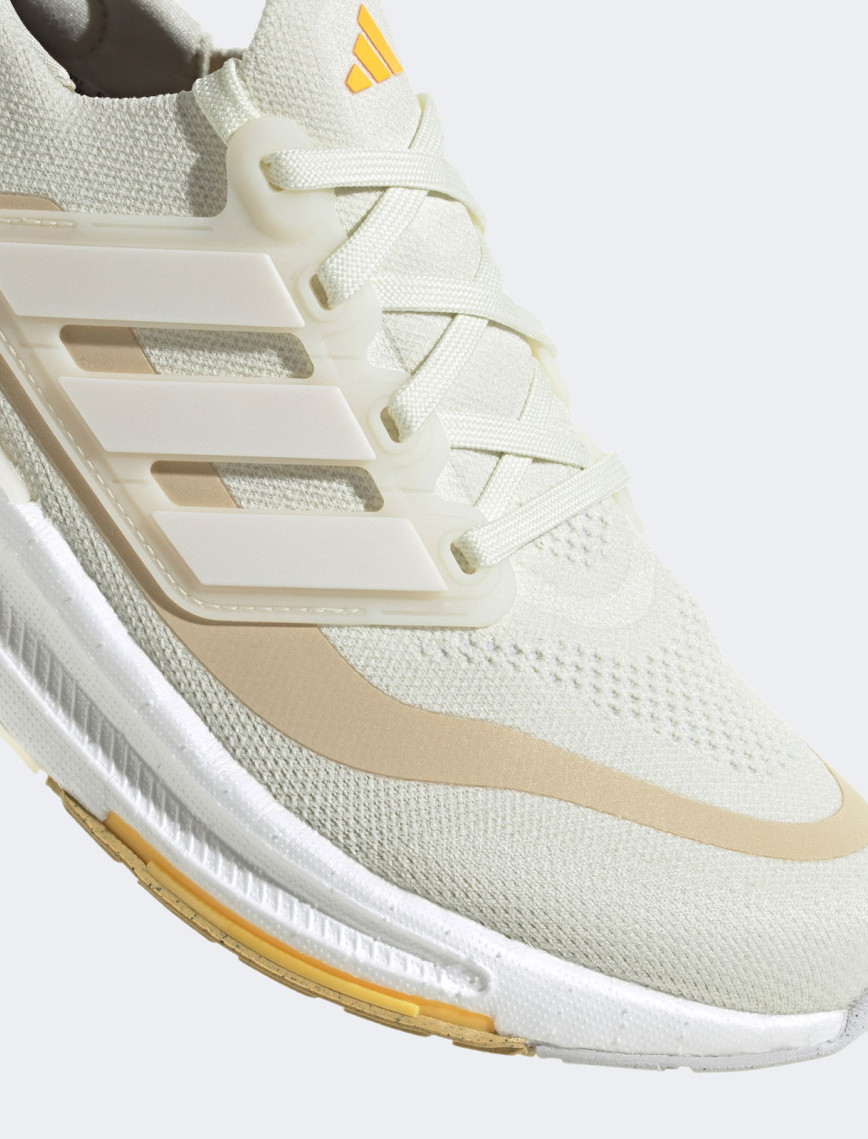 adidas Ultraboost Light Kadın Beyaz Koşu Ayakkabısı adidas Ultraboost Light Kadın Beyaz Koşu Ayakkabısı