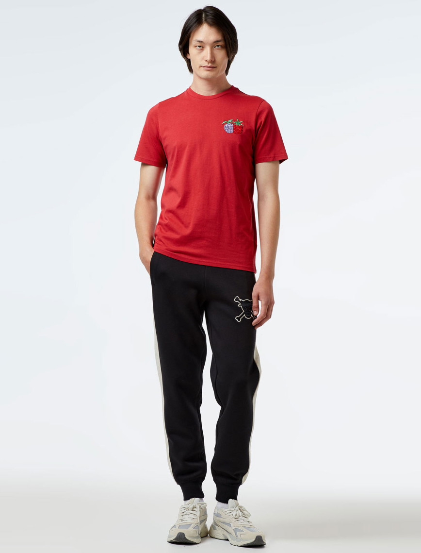Puma X One Piece Graphic Erkek Kırmızı T-Shirt Puma X One Piece Graphic Erkek Kırmızı T-Shirt