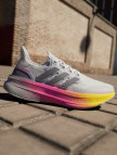 adidas Ultraboost 5 Kadın Beyaz Koşu Ayakkabısı adidas Ultraboost 5 Kadın Beyaz Koşu Ayakkabısı