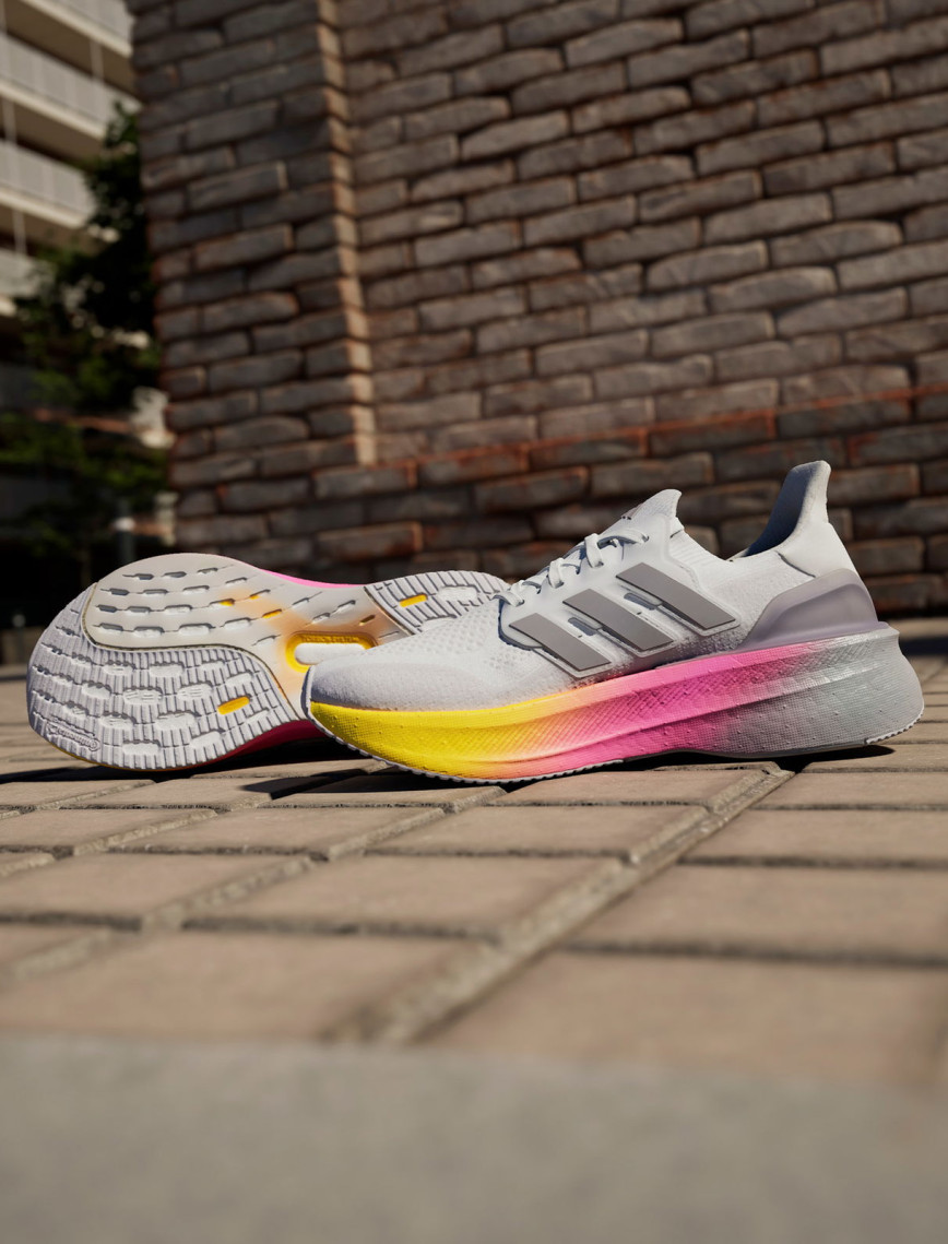 adidas Ultraboost 5 Kadın Beyaz Koşu Ayakkabısı adidas Ultraboost 5 Kadın Beyaz Koşu Ayakkabısı