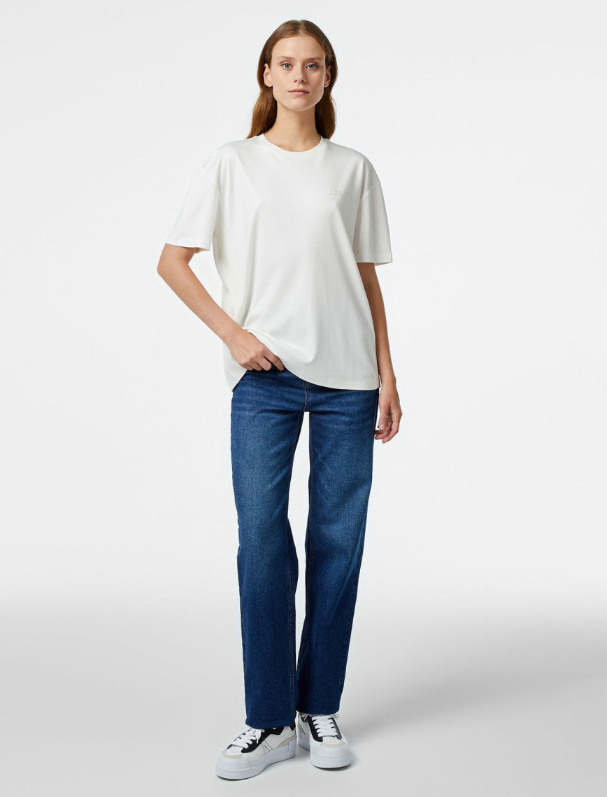 Lacoste Kadın Relaxed Fit Bisiklet Yaka Koyu Beyaz T-Shirt Lacoste Kadın Relaxed Fit Bisiklet Yaka Koyu Beyaz T-Shirt