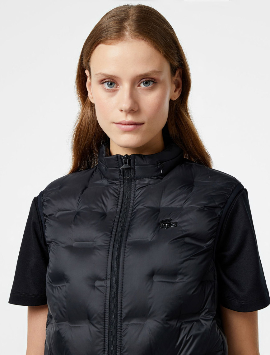 Lacoste Kadın Regular Fit Kapüşonlu Kapitone Siyah Yelek Lacoste Kadın Regular Fit Kapüşonlu Kapitone Siyah Yelek