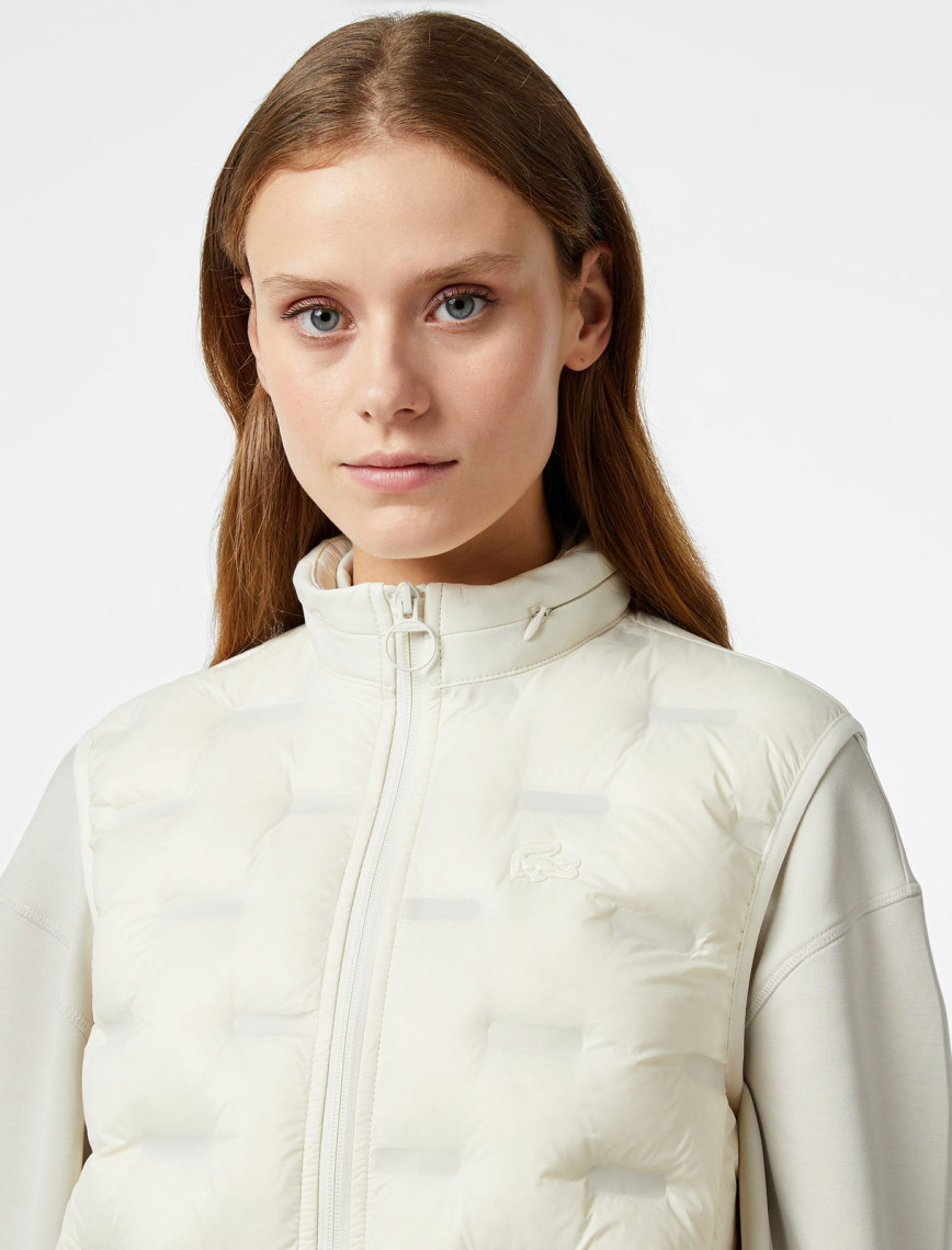 Lacoste Kadın Kapitone Regular Fit Kapüşonlu Beyaz Yelek Lacoste Kadın Kapitone Regular Fit Kapüşonlu Beyaz Yelek
