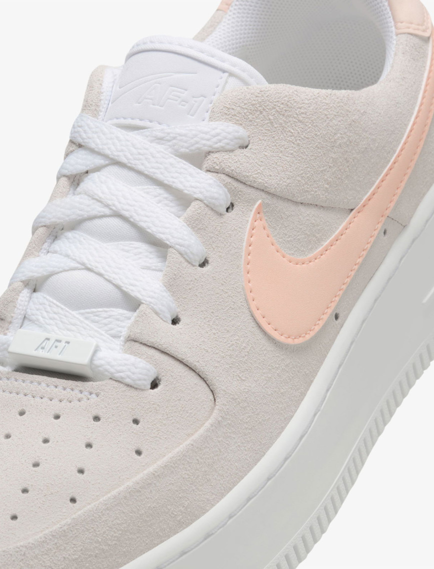 Nike Air Force 1 Sage Low Kadın Krem Rengi Spor Ayakkabı Nike Air Force 1 Sage Low Kadın Krem Rengi Spor Ayakkabı