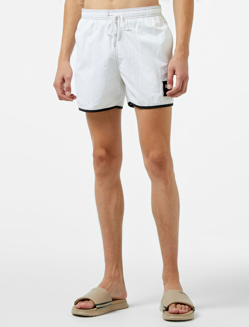 Tommy Jeans Sf Medium Drawstring Erkek Beyaz Deniz Şortu Tommy Jeans Sf Medium Drawstring Erkek Beyaz Deniz Şortu