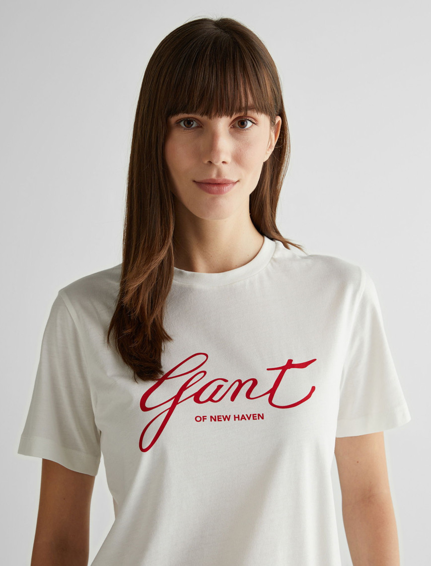 GANT Kadın Krem Regular Fit Bisiklet Yaka Logolu T-Shirt GANT Kadın Krem Regular Fit Bisiklet Yaka Logolu T-Shirt