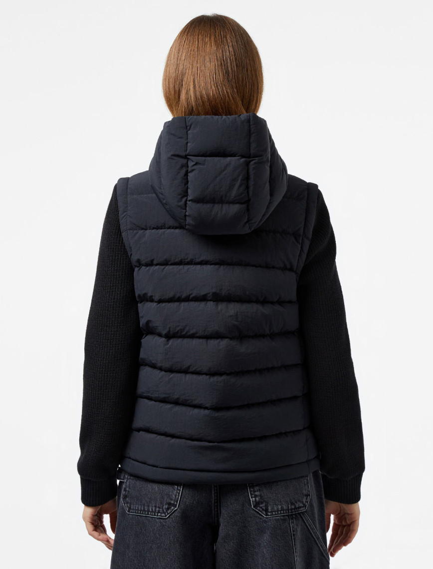 Lacoste Kadın Regular Fit Uzun Kollu Kapüşonlu Siyah Yelek Lacoste Kadın Regular Fit Uzun Kollu Kapüşonlu Siyah Yelek