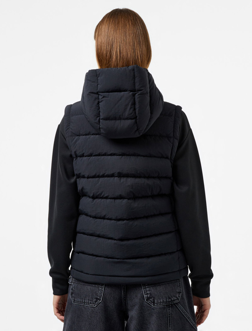 Lacoste Kadın Regular Fit Uzun Kollu Kapüşonlu Siyah Yelek Lacoste Kadın Regular Fit Uzun Kollu Kapüşonlu Siyah Yelek