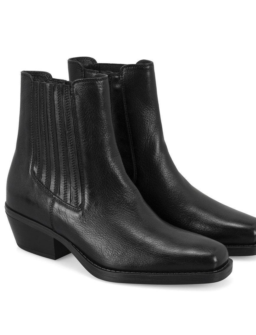 Kadın Siyah Topuklu Deri Kovboy Botu Kadın Siyah Topuklu Deri Kovboy Botu