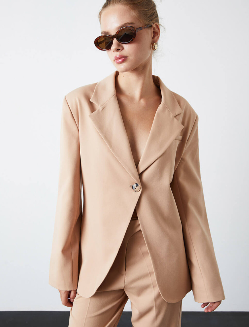 Tek Düğmeli V Kesim Ceket Tek Düğmeli V Kesim Ceket