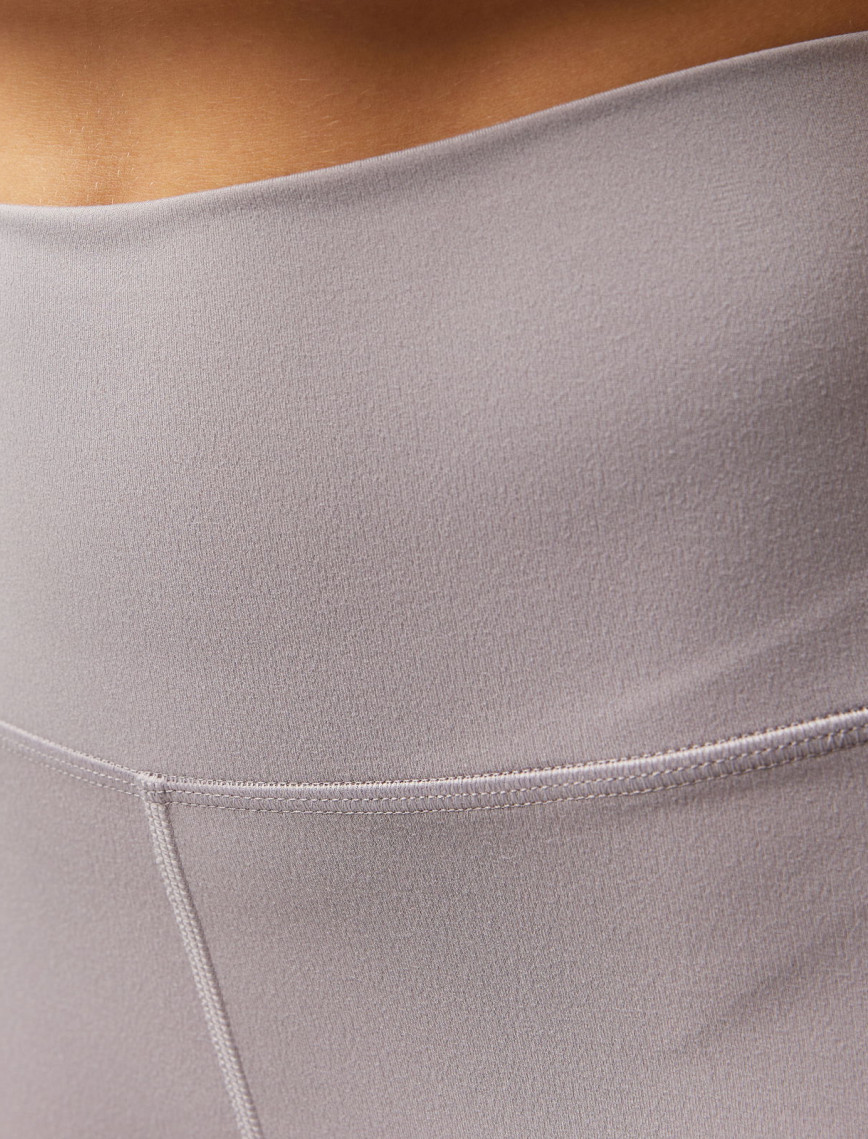 Under Armour UA Meridian 7 Kadın Gri Bisiklet Şortu Under Armour UA Meridian 7 Kadın Gri Bisiklet Şortu