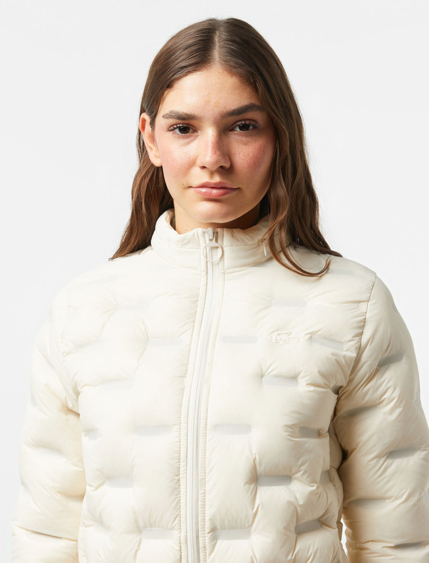 Lacoste Kadın Regular Fit Kapüşonlu Kapitone Beyaz Mont Lacoste Kadın Regular Fit Kapüşonlu Kapitone Beyaz Mont