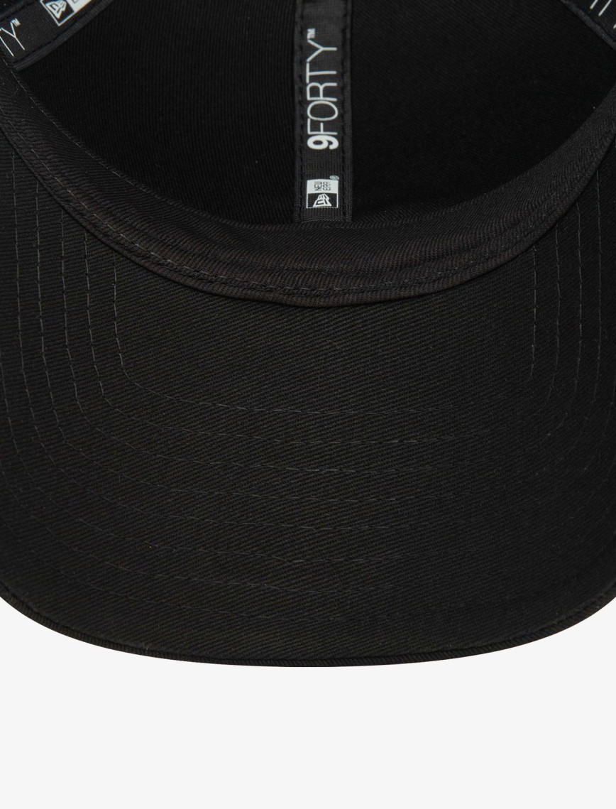 New Era Metallic Pin 9Forty Chibul Blk Unisex Siyah Şapka New Era Metallic Pin 9Forty Chibul Blk Unisex Siyah Şapka