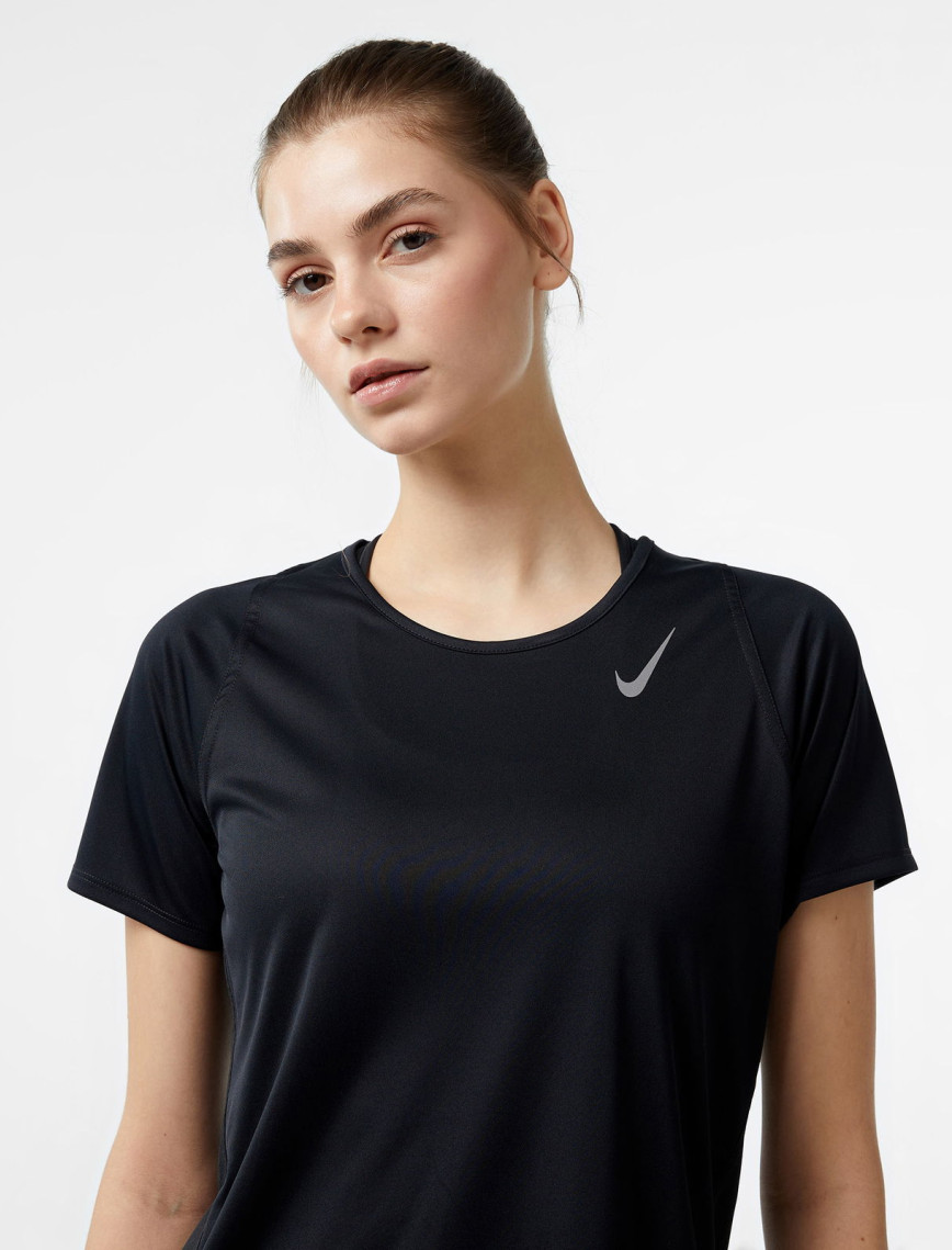 Nike Dri-Fit Race Kadın Siyah T-Shirt Nike Dri-Fit Race Kadın Siyah T-Shirt